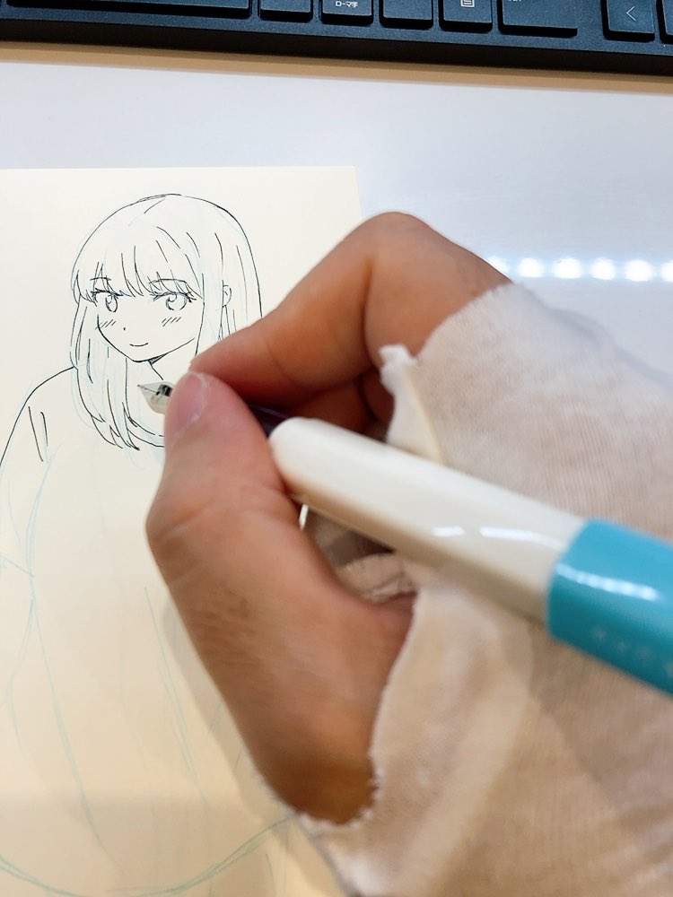 インク擦れちゃうからコレしてる
懐かしきアナログ文化…！ https://t.co/wBPXyEjMUp