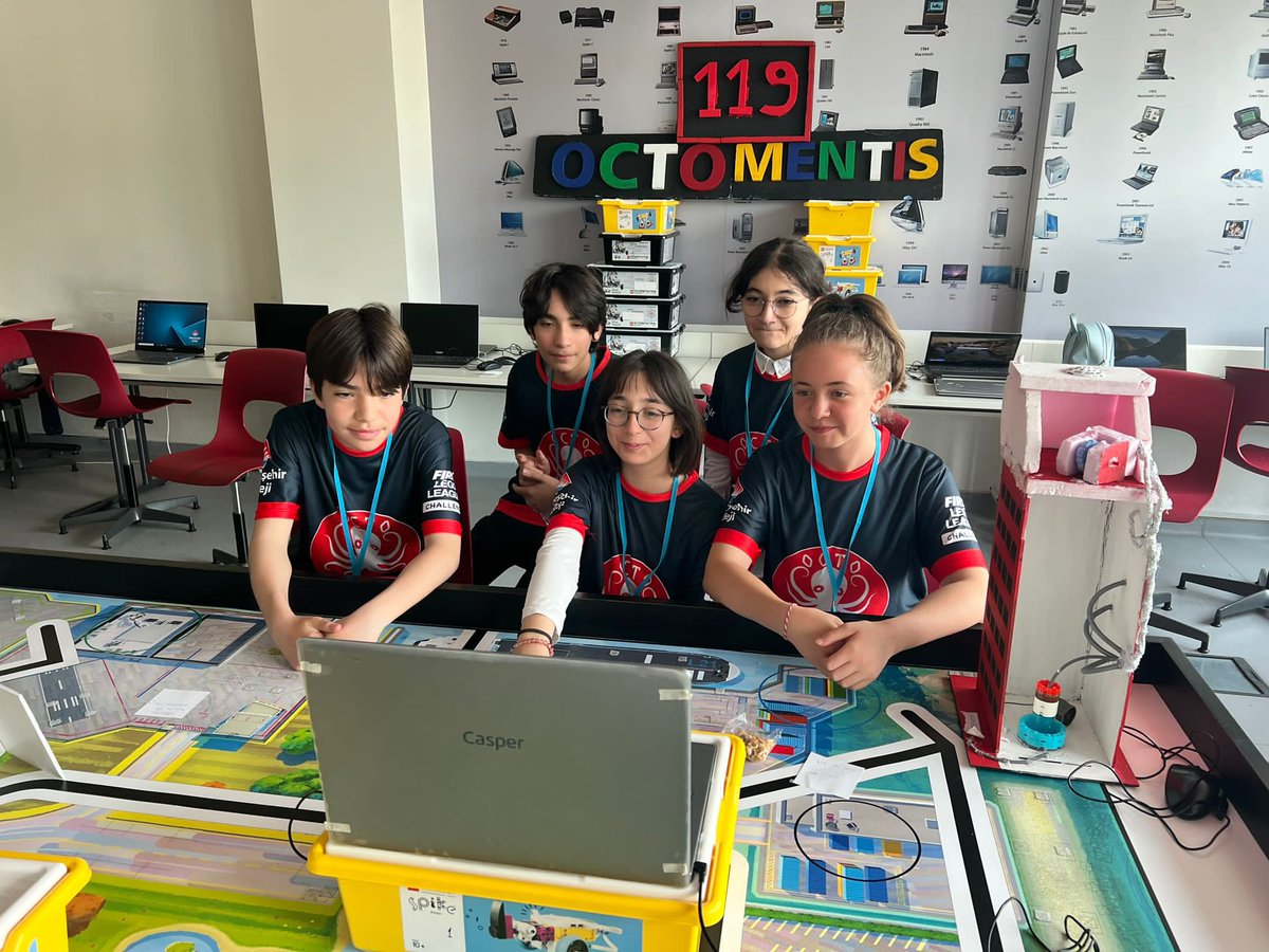 BahcesehirGA's tweet photo. Dünya çapında düzenlenen First Lego League proje ve robotik turnuvasına katılan ortaokul @octomentis takımımıza başarılar dileriz. https://t.co/EGO7NtgVVJ