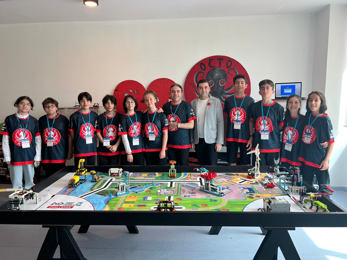 BahcesehirGA's tweet photo. Dünya çapında düzenlenen First Lego League proje ve robotik turnuvasına katılan ortaokul @octomentis takımımıza başarılar dileriz. https://t.co/EGO7NtgVVJ