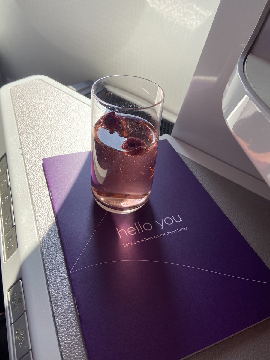 kellyloumugg's tweet image. Love you @VirginAtlantic  #LABound
