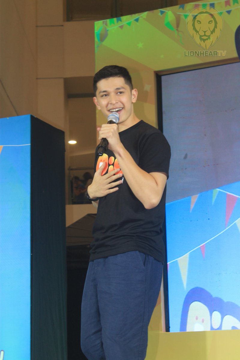 LionhearTVNet's tweet photo. Aljon Mendoza making the crowd go wild with his nakakakilig and pienalong performance #PIESTAPIENALOGRANDMALLSHOW here at Trinoma @aljo https://t.co/XFuaklJz3q