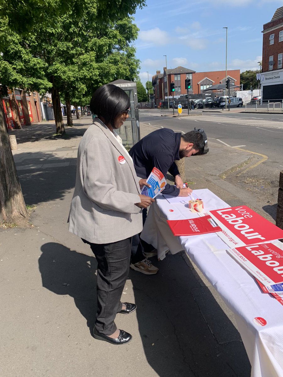 Beautiful early morning on the Burnt Oak Broadway speaking to residents with our Harrow East Labour Party vice chairs <a href="/MurphyStrachan/">Angella MS</a> &amp; <a href="/ahmed110/">Ahmed</a> 🌹