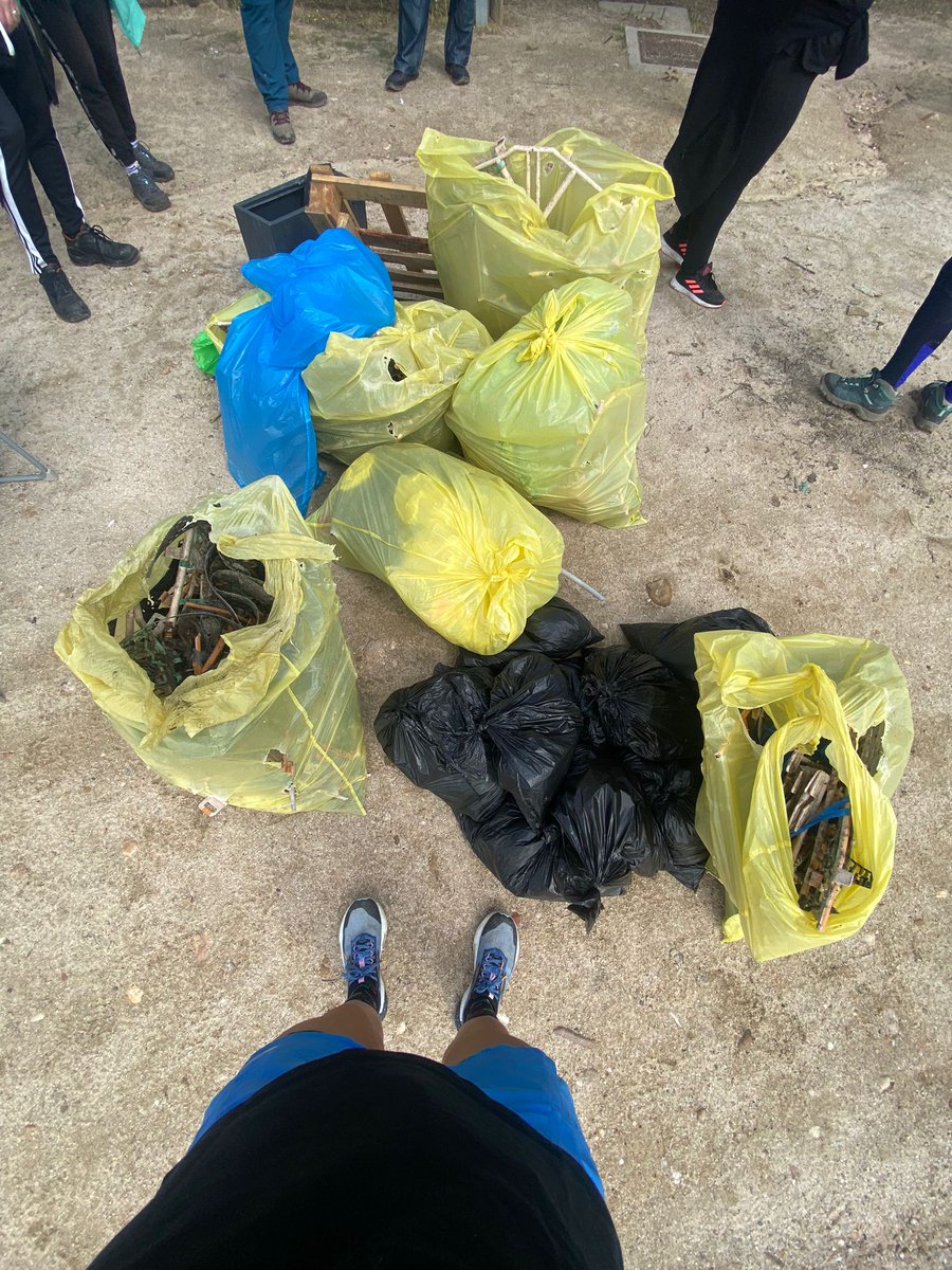 Afandecor's tweet image. 💚Más de 100kg de #basuraleza recogida y clasificada hoy en el Parque Las Presillas de Alcorcón gracias a la colaboración del equipo de voluntari@s que se han acercado hoy con nosotros a #proyectolibera  #libera1M2 
¡Equipazo! @SEO_BirdLife @ecoembes @AytoAlcorcon