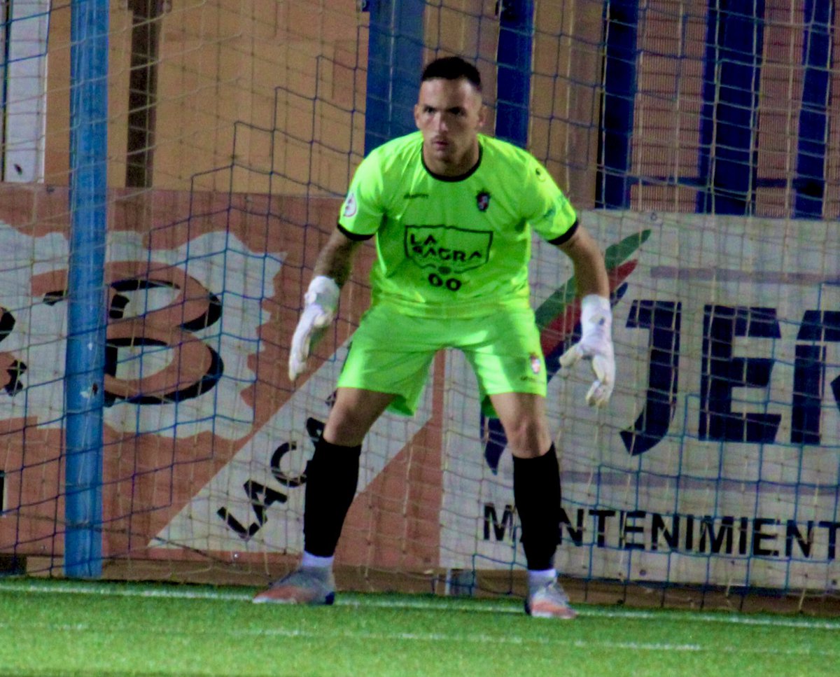 javiriva1's tweet photo. Día para hacer historia juntos.
Vamos @CD_Illescas ! 🤍⚽️ #FinalPlayoffs #NoDejesDeSoñar https://t.co/cY1srG9CDw