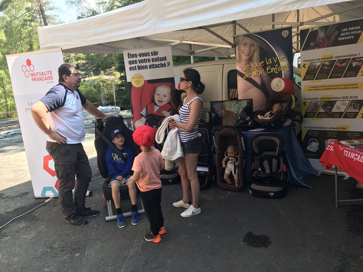 @MutOccitanie et l’association #sécurité #routière E.A.S.R.81 est présente à la journée des familles, organisé par la Communauté des communes Sidobre et Val Plateaux. Les jeunes parents viennent prendre conseil pour choisir son #siègeauto
#prévention #enfant
@mutualite_fr