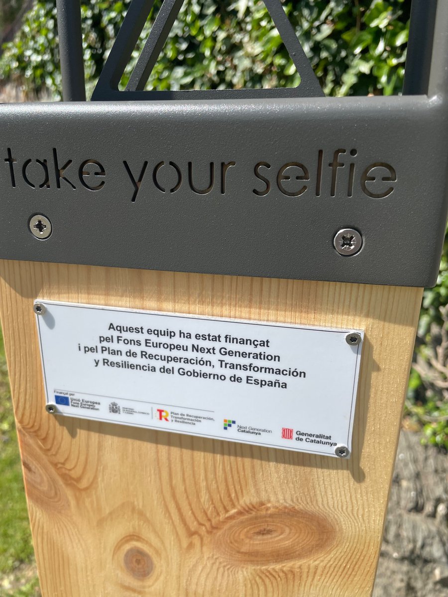 EduarditoForte's tweet image. Queréis saber a dónde va el
Dinero público de NextGen? A un a palo de selfies. Un tronco señores, un tronco.