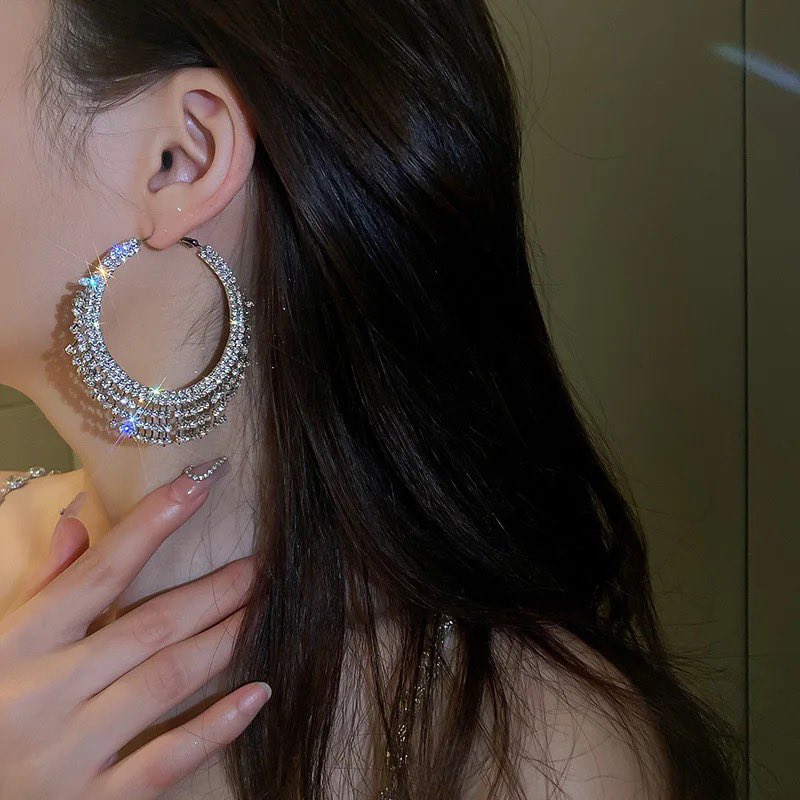 Ax_and_E's tweet photo. Party earrings in silver and zirconia stones
Size- large
Price- N3500
📍we deliver nationwide https://t.co/aT10jxBcOF