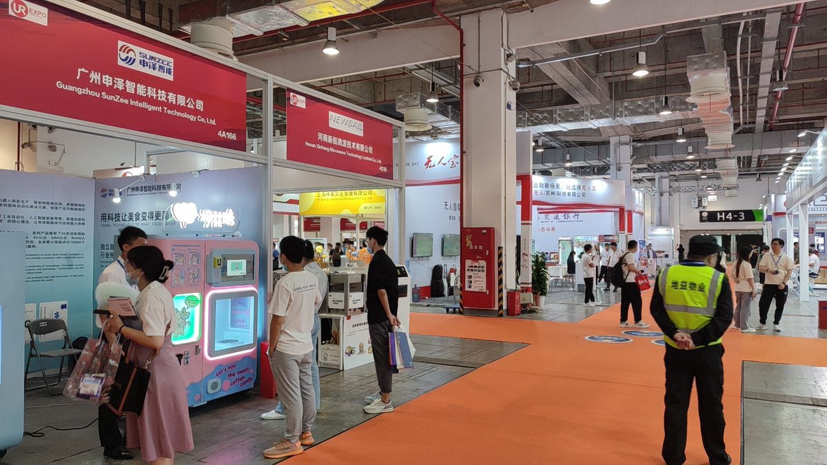 sunzeerobot's tweet photo. At the moment, we are participating in the unmanned retail exhibition in Shanghai, China，Automatic Cotton Candy Machine#vending #business #cottoncandy #COTTONCANDYMACHINE #vendingmachine https://t.co/QjlLytpVwn