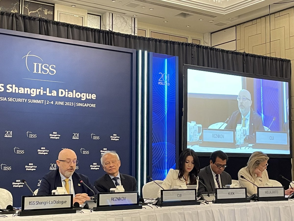 mtdtl's tweet image. “We don’t need a facilitator right now/ there is a queue of world leaders willing to facilitate ending”. Defense Minister Reznikov answering @LynnKuok on whether the absence of Chinese condemnation of the Russian invasion disqualified China as a mediator. #SLD23