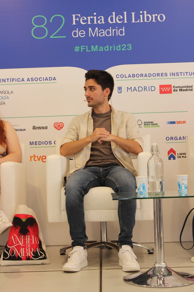 LitConMadrid's tweet image. #LCM2023 en @FLMadrid | @JonAzkueta: «La #romántica puede adaptarse a todo tipo de historia y de géneros». #FLMadrid23