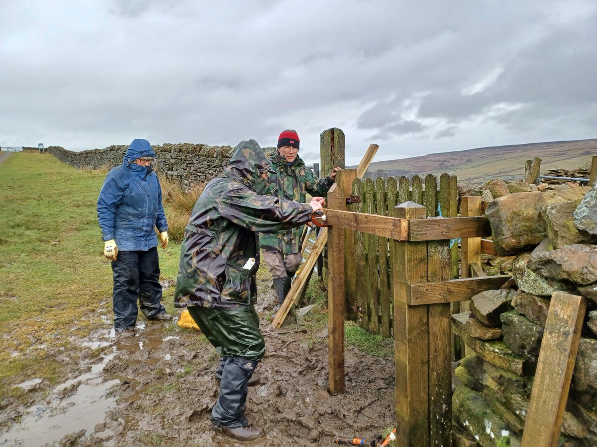 Can we celebrate #InternationalTrailsDay and #VolunteersWeek in one post? We think so😊 
Read about our #PennineWay #volunteers who work to maintain this #NationalTrail for everyone northpennines.org.uk/champions-of-t…
