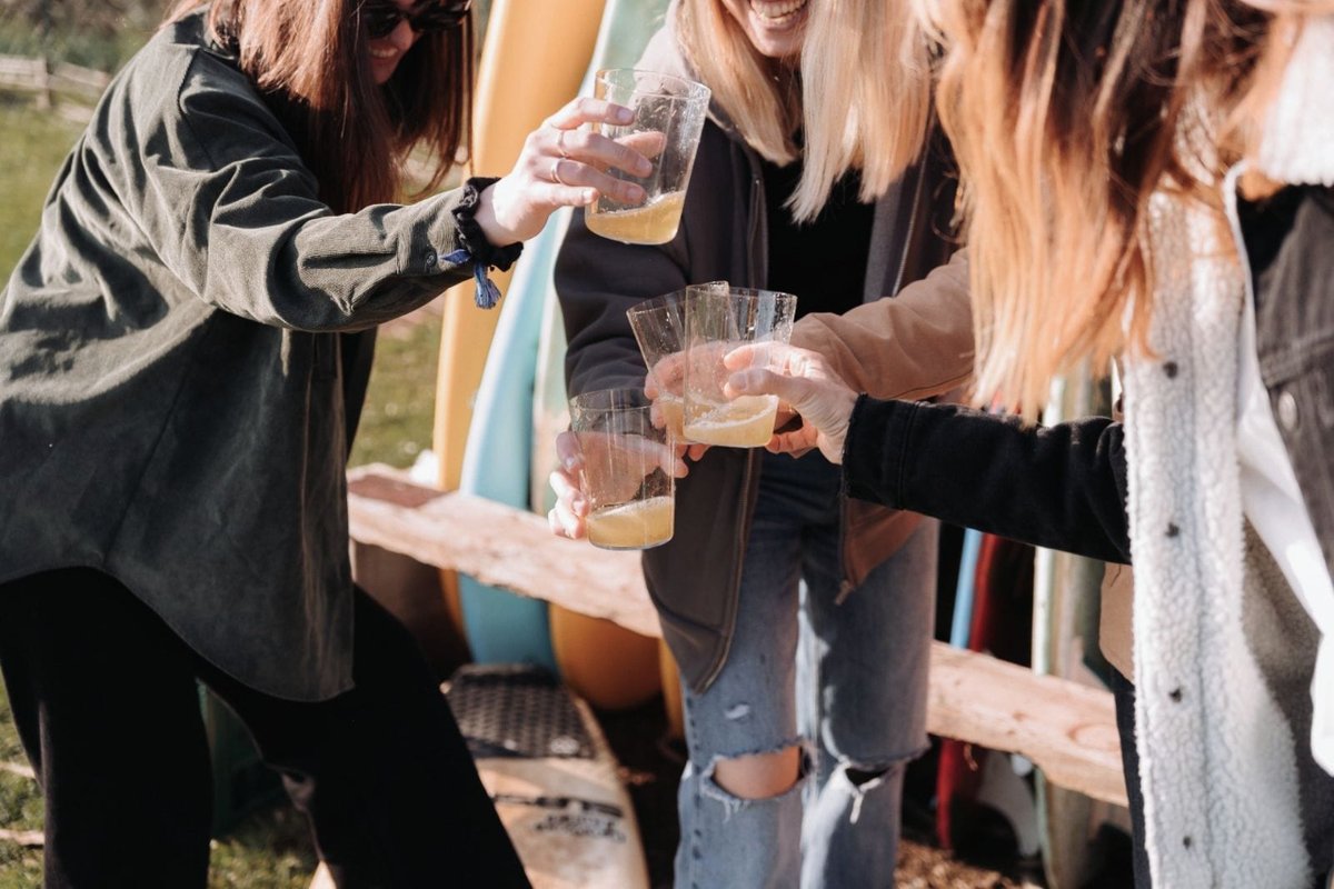 Para nosotros todos los días son #DíasDeSidra 💚

🎉 Hoy #DíaMundialDeLaSidra, volvemos a levantar nuestros vasos para recordar a todos aquellos que han contribuido a mantener viva la #sidra y cultura. ¡Qué corra la sidra hoy y siempre! 🥳
