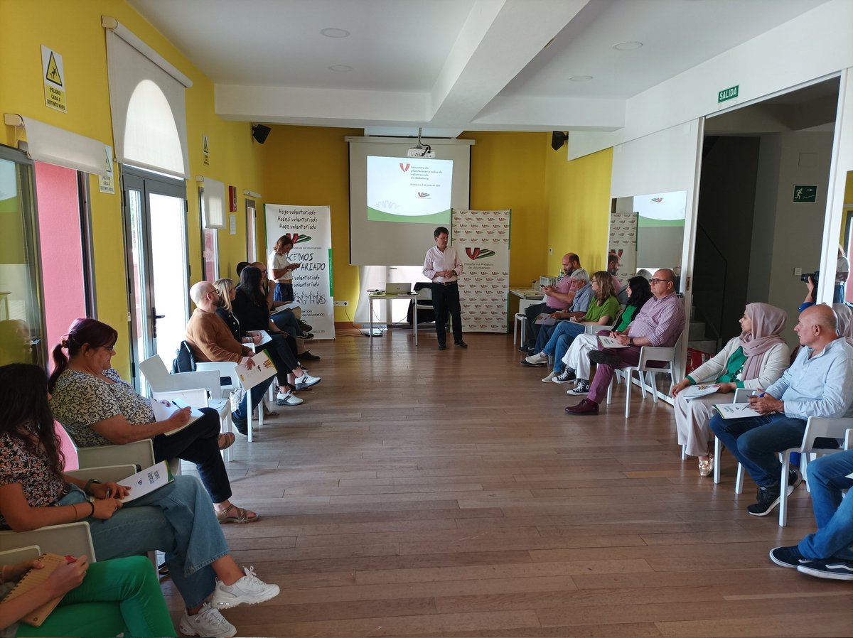 VoluntariadoPAV's tweet photo. Comenzamos el Encuentro de Plataformas y Redes de Voluntariado en Andalucia en #Antequera
Jornada de trabajo por delante con representación de las Juntas directivas y Técnic@s de las 8 provincias
#Hacemosvoluntariado #voluntariadoandaluz
#convdevoluntariado https://t.co/RhS1vreDeL
