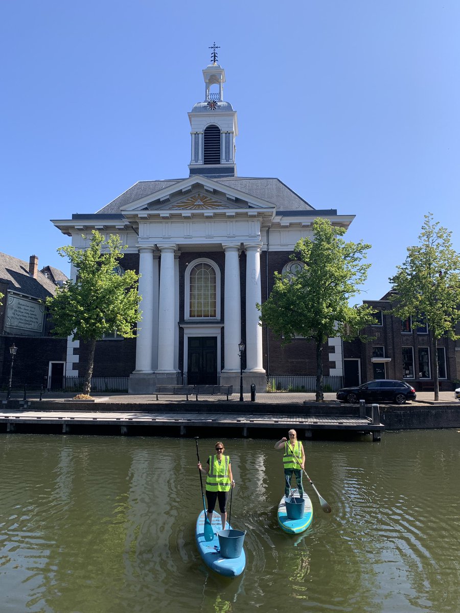 RotaryDeVeste's tweet photo. Vandaag zijn we weer op de been voor de ‘End plastic soup now!’ actie. Fijn om zo een klein steentje bij te dragen aan de leefbaarheid van onze mooie stad!
#endplasticsoup #rotary #schiedam #deveste #duurzaamheid https://t.co/pjq4qyFvkn