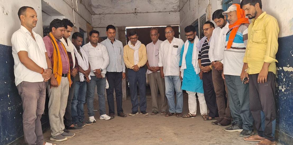 AismJharkhand's tweet photo. आज पलामू के पत्रकार परमानंद चौधरी का बीमारी व‌ लातेहार में कौशल‌‌ किशोर पांडेय का दुर्घटना से‌ निधन हो गया.यह‌ पत्रकार जगत के लिए बहुत ही दुखद समाचार है.🙏🏻भगवान उनकी आत्मा को शांति दें.इस दुखद घड़ी में @aismjwa उनके परिवार के साथ खड़ा है.🙏🏻@ChampaiSoren 
@drajoykumar
@yourBabulal https://t.co/8hsRsVWsYJ