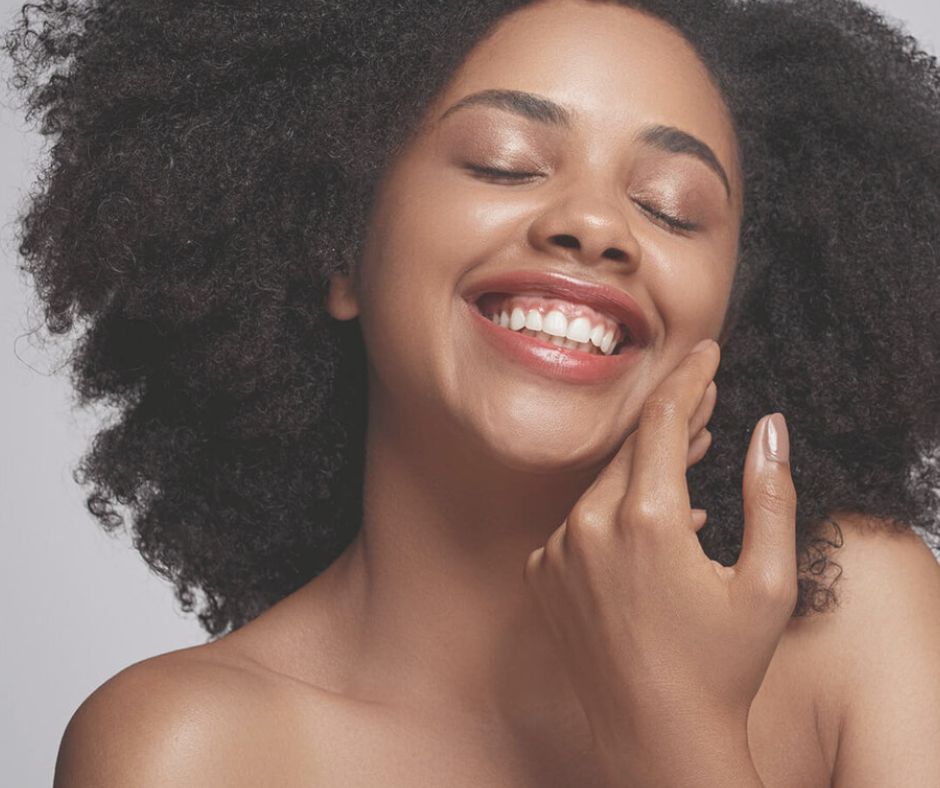 SkinOnlineBlog's tweet image. HOW TO INTRODUCE ALPHA HYDROXY ACIDS INTO YOUR SKIN CARE
- Stick to recommended products
- Always remember to use a sunscreen
- If you have sensitive skin or reactive skin, start off slowly ow.ly/jeZs30ok52y

#SkinOnline #SkinOnlineBlog #AHAs #skin #breakouts #ageing