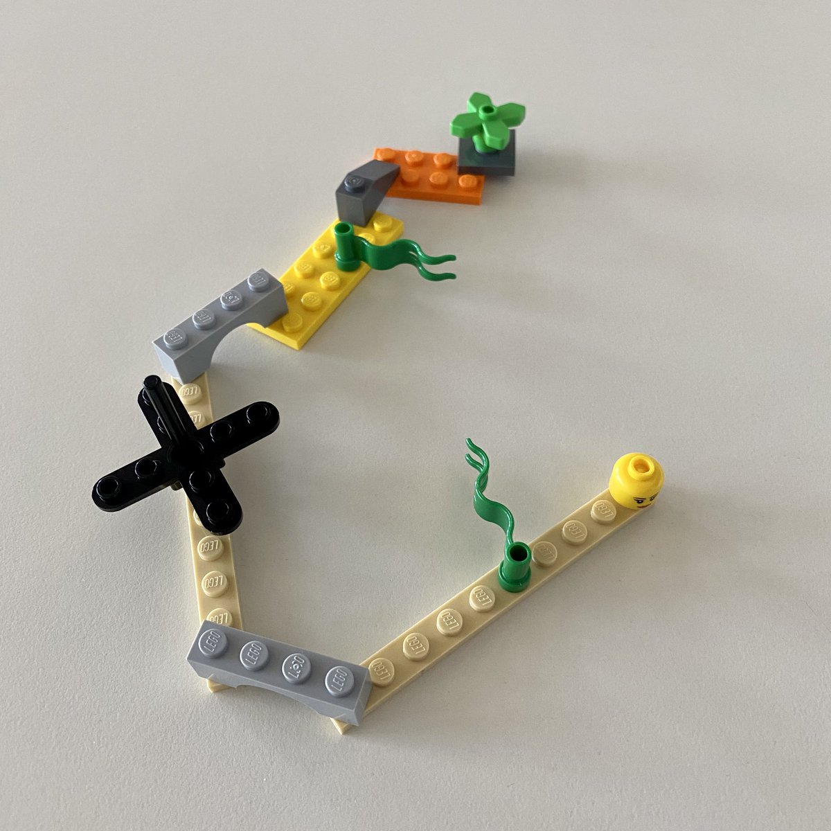 adthink's tweet photo. In der letzten Aufgabe sollen wir aus beliebig vielen Legosteinen ein Modell unseres Traum-Urlaubs bauen. #bclm23 https://t.co/5U6YRwwS5S