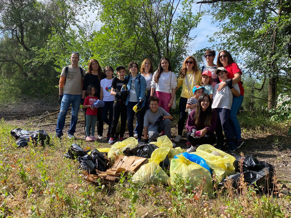 asunsoriano's tweet image. Hoy el equipo de voluntarios @Atrevia hemos venido a Laguna El Campillo a sumarnos a iniciativa #LIBERA1M2 de @SEO_BirdLife y @ecoembes.A recoger basura y limpiar un poco el entorno.Una gozada compartir momentos de colaboración y conciencia con gente espectacular #stopbasuraleza
