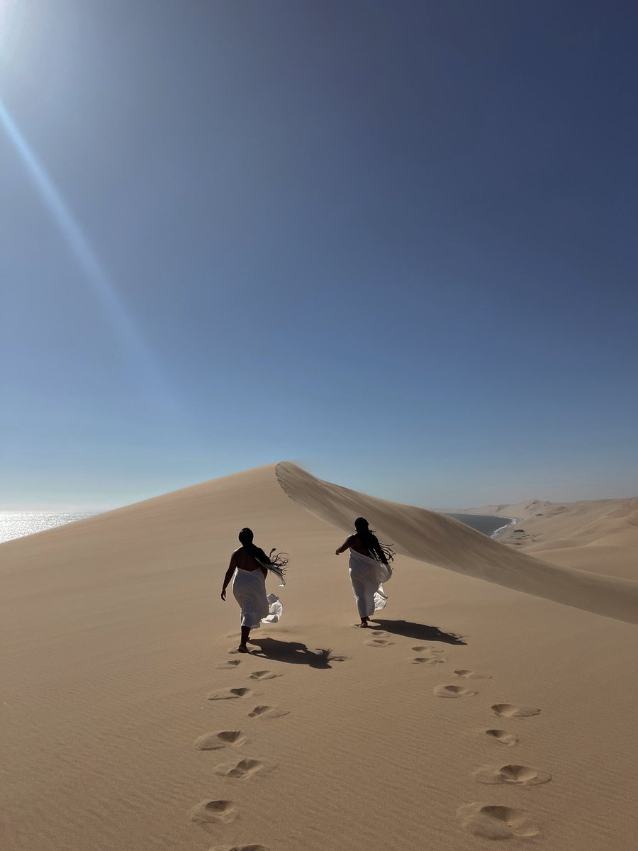 Twin_Zette's tweet image. Attention TwinLoves 🤍

Did you miss #TheInsiderSA on Monday? No worries. The repeat is showing today at 1pm on @sabc3.

Make sure to tune in and watch us make our Desert country home. 

#TheInsiderSA