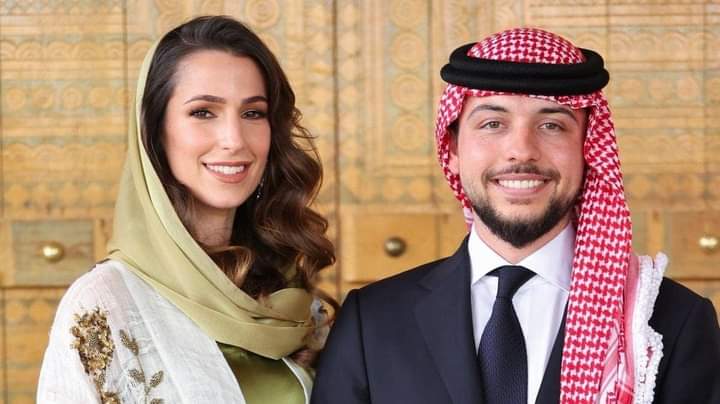 TrnsUnion's tweet photo. يُبارك اتحاد المترجمين الدوليين لسمو الأمير الحسين بن عبدالله الثاني ولي عهد المملكة الهاشمية الأردنية زفافه على الآنسة رجوة خالد السيف، ويتمنى لهما زواج سعيد وأيام مليئة بالأفراح🤍💐

➡️Follow us 
https://t.co/1lQR6flECe

🔻Our Whatsapp Channel
https://t.co/LYsRjdYuM7 https://t.co/VuVx5LoZV1