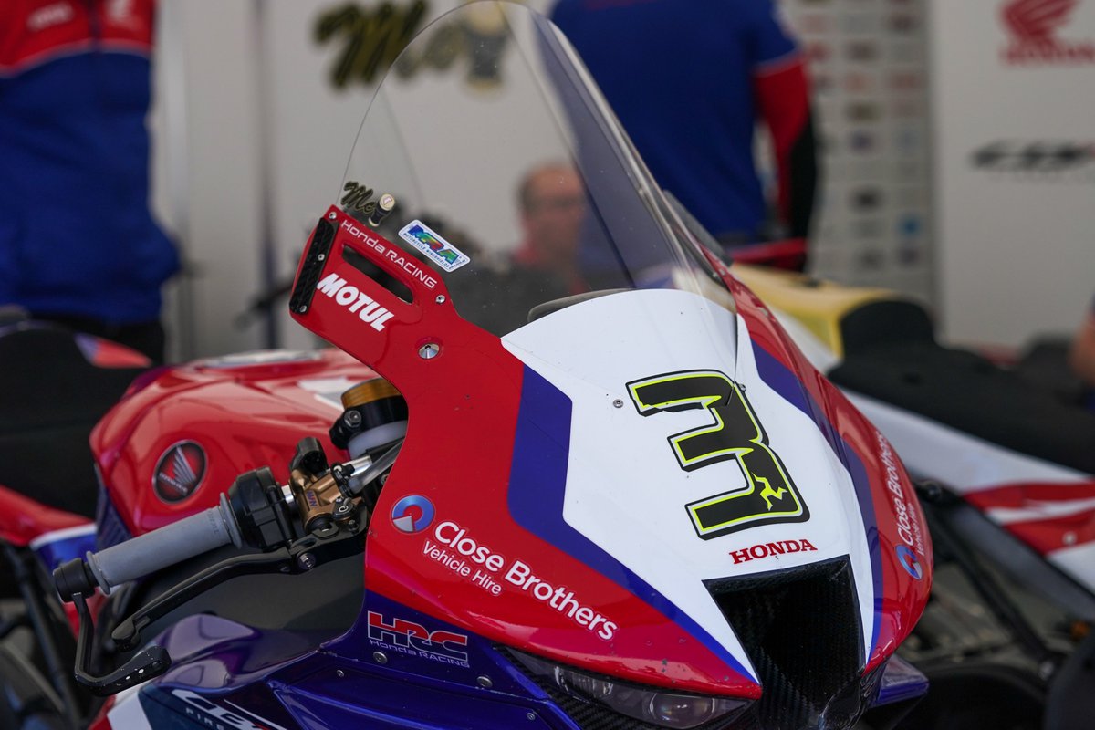 HondaRacingUK's tweet image. It's not just the riders working hard. 30.03% of each lap our Fireblade is on full throttle. That's 11.37 miles of 37.73 miles per lap. Across two bikes, @jm130tt has done 17 laps so far. That's 193.29 miles on public roads absolutely flat out 🤯

#HondaRacing #Fireblade #TT2023