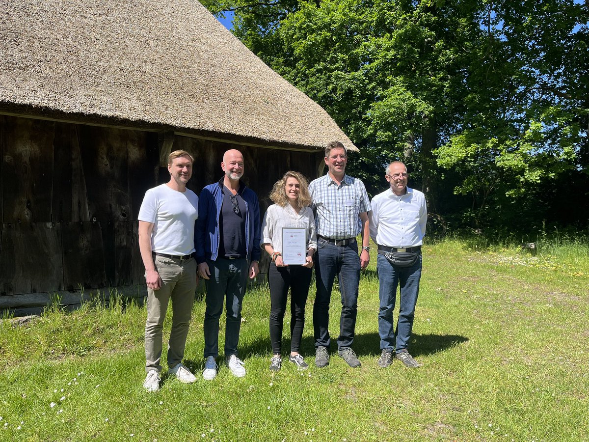 Menendez_Lab's tweet photo. And the 34 #KindPhilipp award was to @cpaniselloPhD @CarrerasIJC @Menendez_Lab . Very proud of Carla, and the whole lab and @clarabueno_74 @MerGuMu @ximeno_pau @aidafc8 @HifLIC, @orioldebarrios @MaribelParraLAB Nestor Tirado &amp; Alba Rubio for their fantastic performance!! https://t.co/DDSB2N4UxS