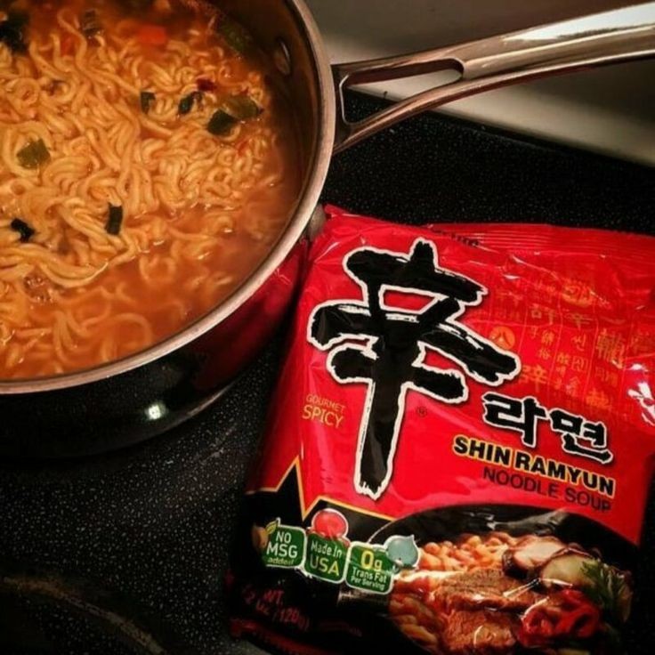 as_pherical's tweet photo. ⠀
Perut lapar tapi sangat malas untuk keluar, padahal kalau mau aku bisa saja pergi membeli makan lalu kembali dengan hitungan detik. Tapi apa daya, daya tarik ramen instan lebih menggoda.
⠀ https://t.co/9iBZgoSVFi