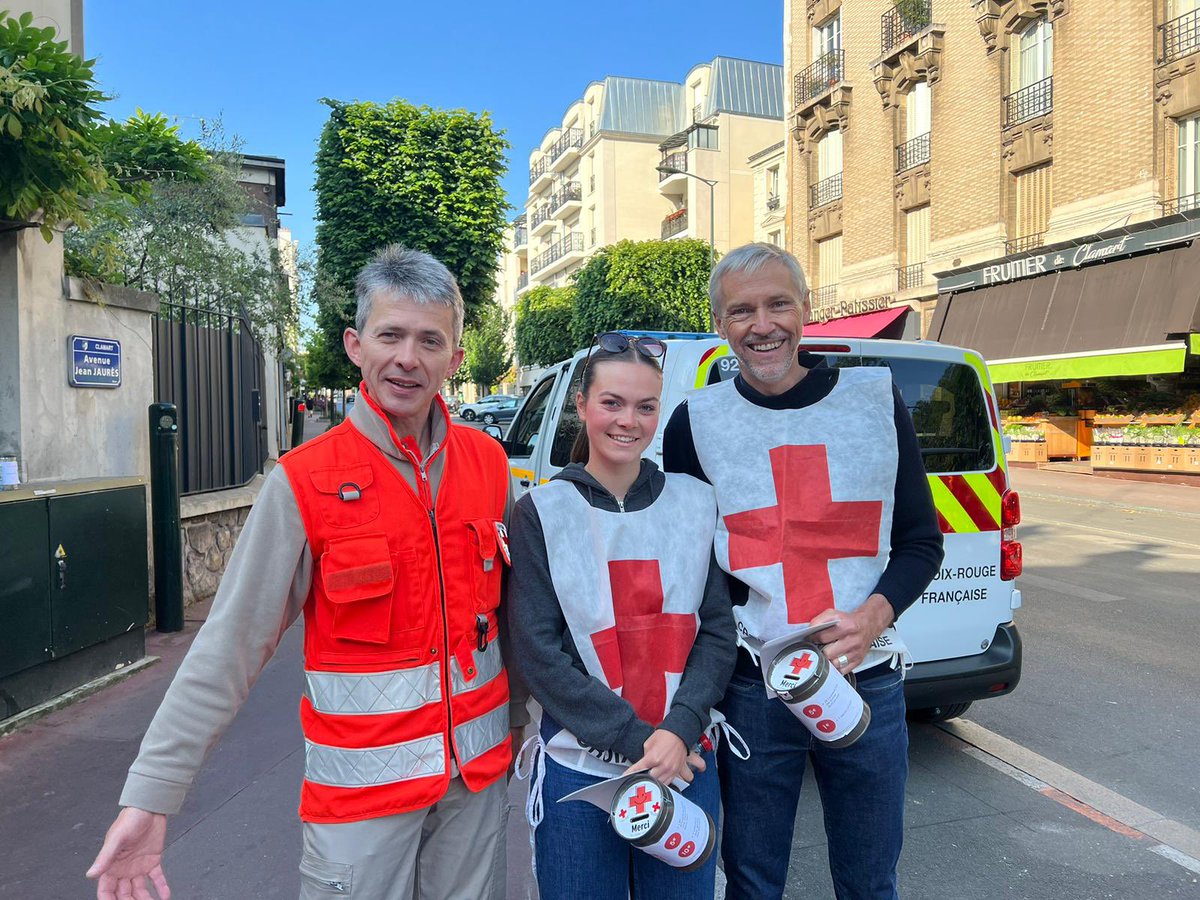 CRFCLAMART's tweet image. Lancement des Journées Nationales de la @CroixRouge ! Donner en bas de chez vous, c’est permettre des actions sociales et de secourisme en bas de chez vous. Nos bénévoles sont à votre écoute du 3 au 11 juin pour tout vous expliquer. Merci 🙏 #JN2023 @VilleDeClamart