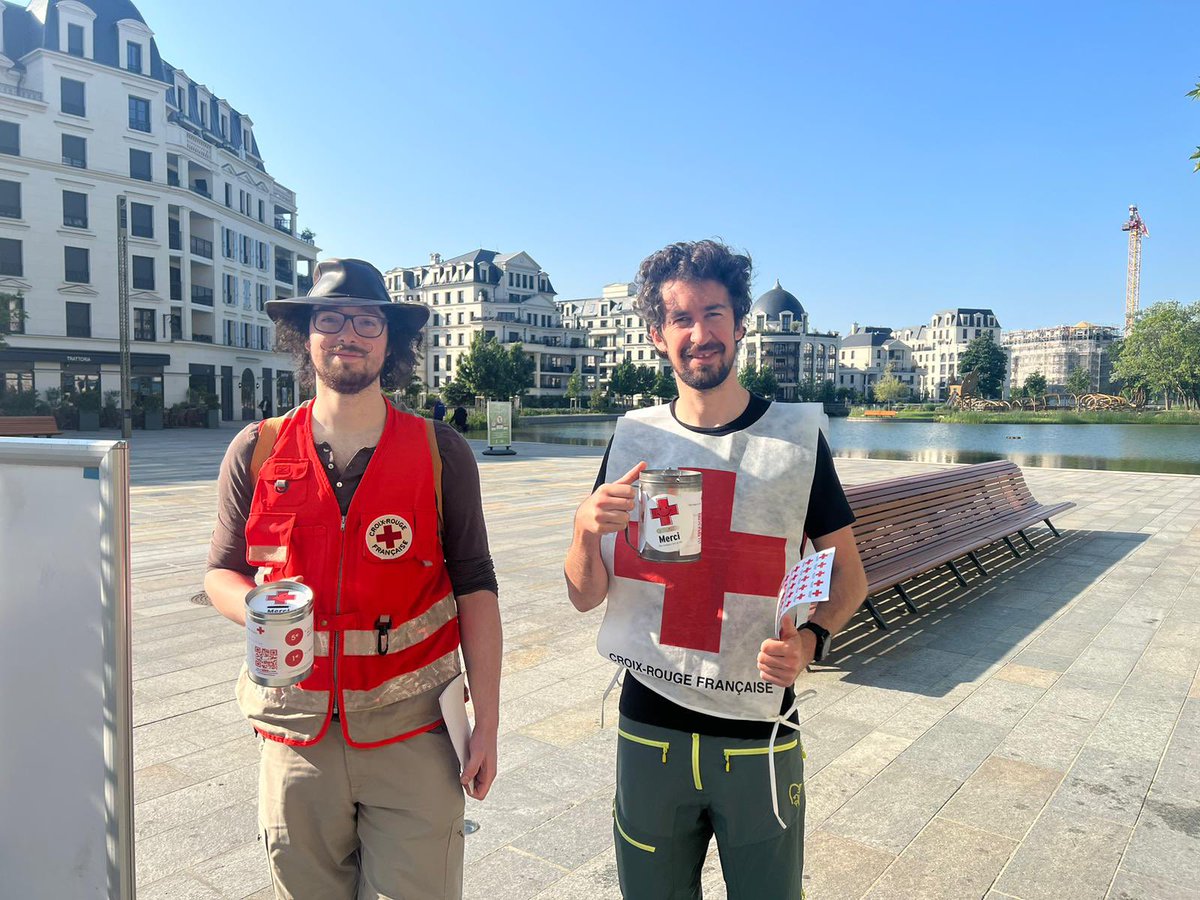 CRFCLAMART's tweet image. Lancement des Journées Nationales de la @CroixRouge ! Donner en bas de chez vous, c’est permettre des actions sociales et de secourisme en bas de chez vous. Nos bénévoles sont à votre écoute du 3 au 11 juin pour tout vous expliquer. Merci 🙏 #JN2023 @VilleDeClamart