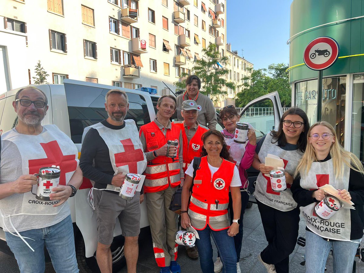 CRFCLAMART's tweet image. Lancement des Journées Nationales de la @CroixRouge ! Donner en bas de chez vous, c’est permettre des actions sociales et de secourisme en bas de chez vous. Nos bénévoles sont à votre écoute du 3 au 11 juin pour tout vous expliquer. Merci 🙏 #JN2023 @VilleDeClamart
