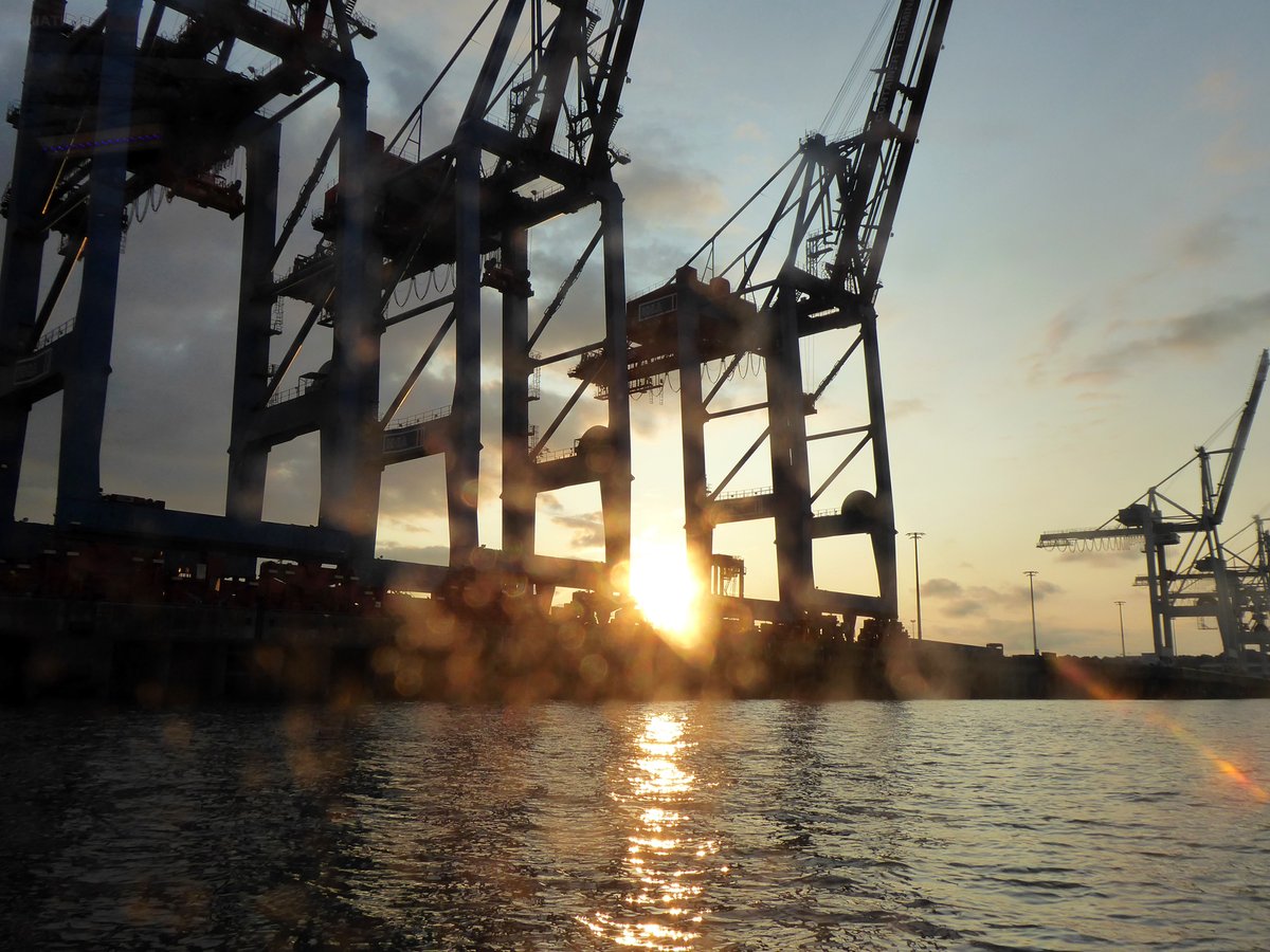 Nächste Woche: #Klassenlesung mit Hafenrundfahrt! ─ 8.6.23 🛟 w/ Pia Klemp, Nail Doğan, Hatice Açıkgöz, Melitta L. Roth &amp; DJ Scheiße
#literaturinhamburg #floating &amp; #reading #eattherich #barkassenfahrt #writersroom Orga @ayna_usw, literaturinhamburg.de
Gefördert von <a href="/hh_bkm/">Behörde für Kultur und Medien Hamburg</a> !B