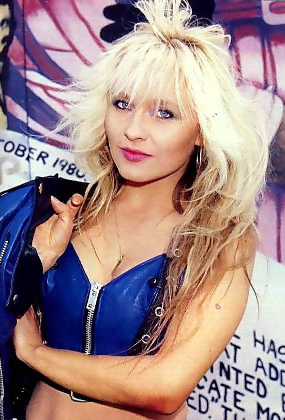 Happy birthday DORO PESCH!!
Dorothee Pesch
(June 3, 1964)
Singer for Warlock (\82-\89), Doro (since \89) 