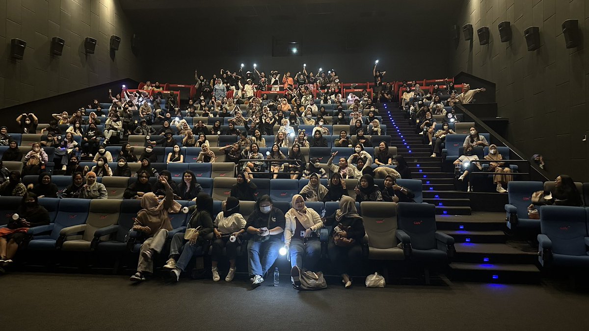 p_aleene's tweet photo. CGV BG JUNCTION SURABAYA #audio7
#AgustD_SUGA_JAPAN https://t.co/L6tdRfvsRY