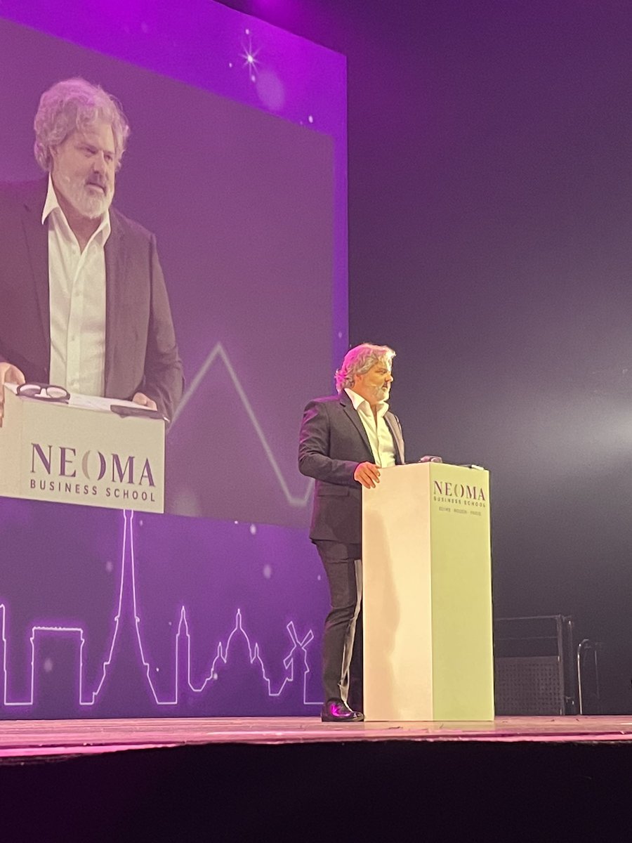 agnesflouquet's tweet photo. #graduationceremony @ilanbenhaim président @NEOMA_Alumni #wearefamily bienvenue à tous les diplômés 🎓 @NEOMAbs https://t.co/8HWVx27ps0
