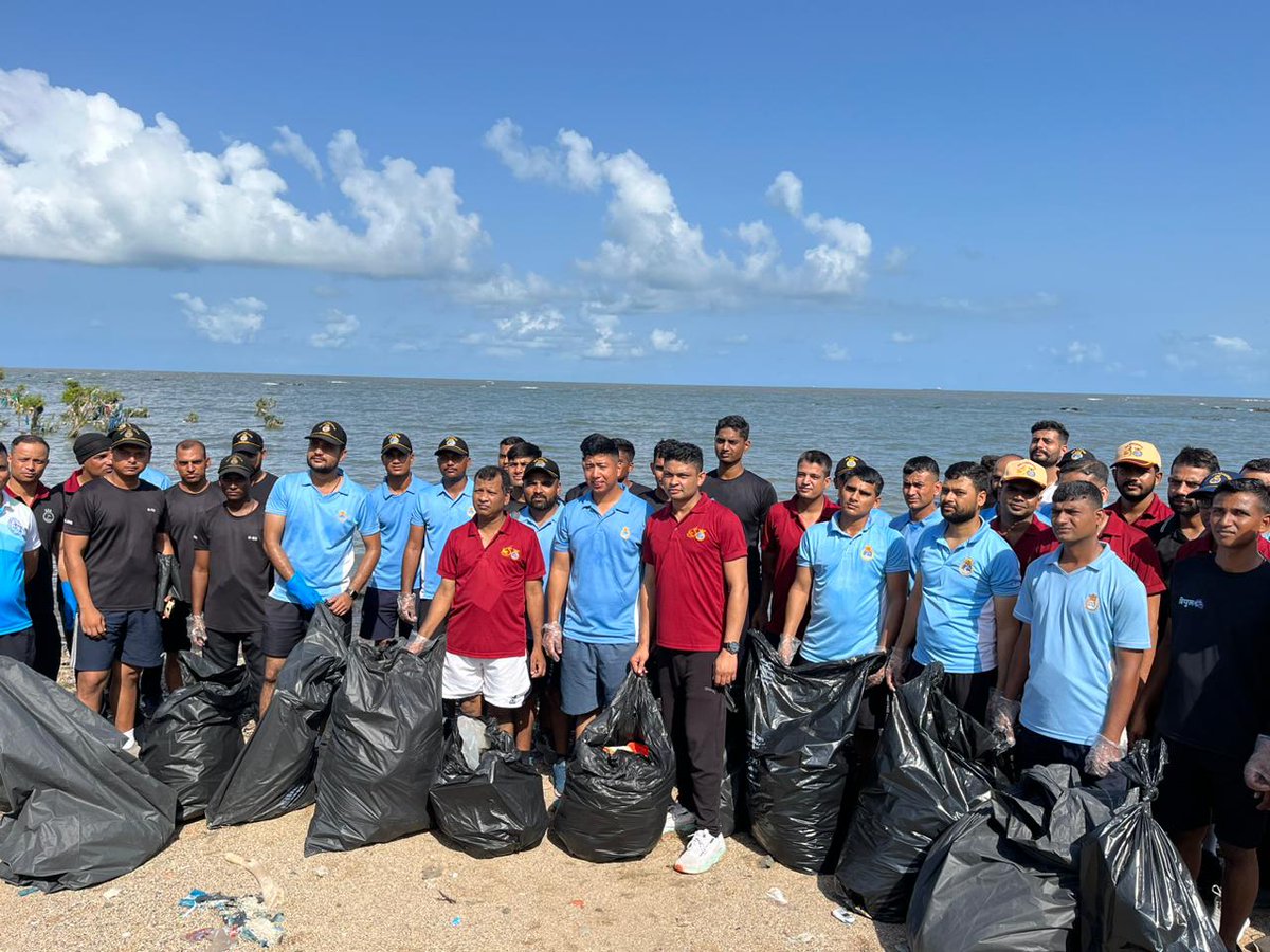 IN_HQMNA's tweet photo. This #WorldEnvironmentDay, #IndianNavy proudly took up the challenge of Coastal Cleanship to protect our precious marine ecosystem. We strive to preserve the beauty of our coastlines and safeguard marine life #KillersSquadron #CleanCoastlines #SustainableFuture #ProtectOurOceans https://t.co/SeyVef45qy