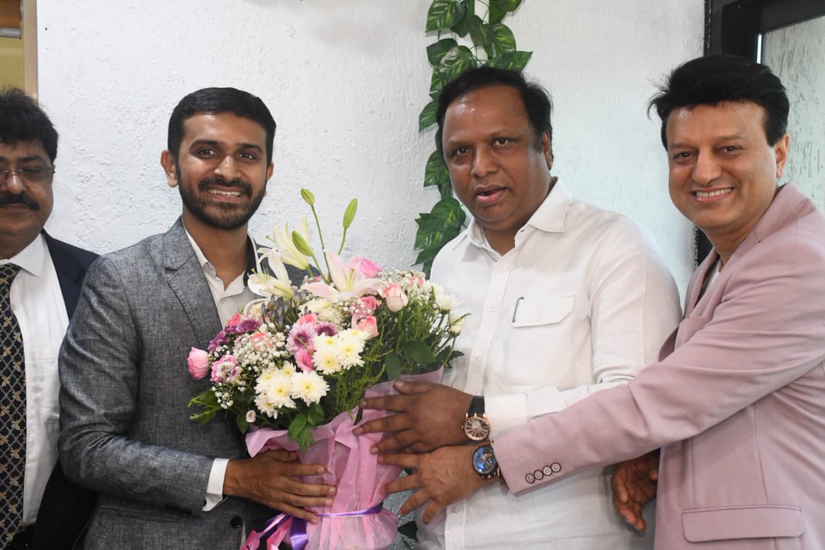 ShelarAshish's tweet photo. Attended the launch of the enlarged Juhu office of "Solicis Lex, Advocates & Solicitors," led by Adv. Ameet Mehta, a prominent figure in the field. The enormous office presently houses more than 300 lawyers. Congratulated Adv. Mehta and his team and wished them luck.
@ameetvmehta 
#mumbai