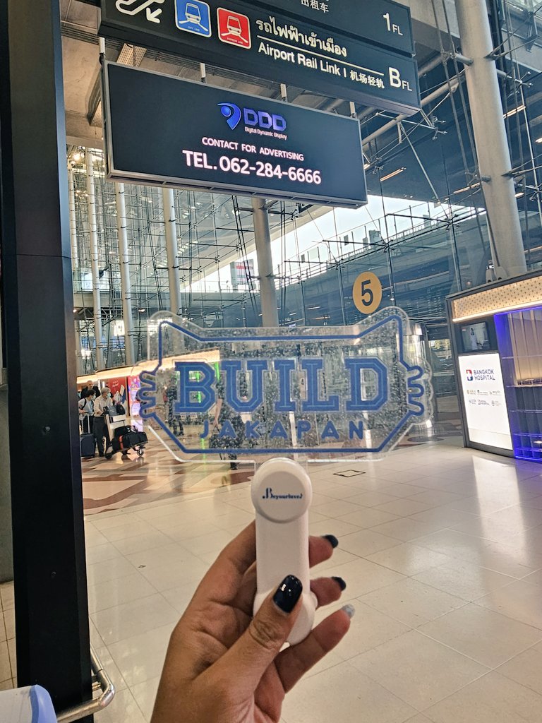 PILAR2292's tweet photo. Llegue por fin mi amor bonito 💙🥰🥺 estoy tan emocionada de verte mañana  🙌🤩 Desde el otro lado del mundo para estar contigo 🇵🇪💙 
#BYLinThailand4Build https://t.co/5b8aXtAZRW