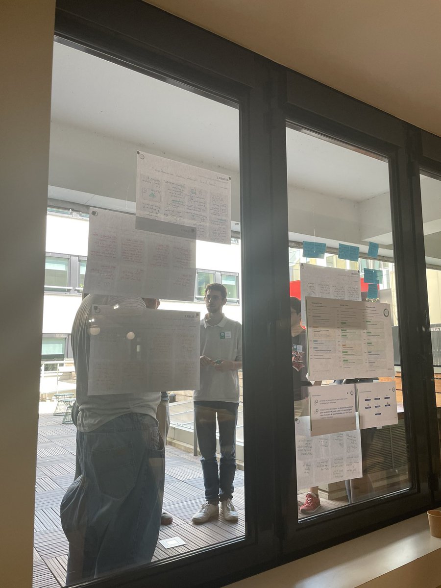 ekino_France's tweet photo. Processus créatif en cours 🤩🧠 #hackforclimate https://t.co/13hN1ze82g