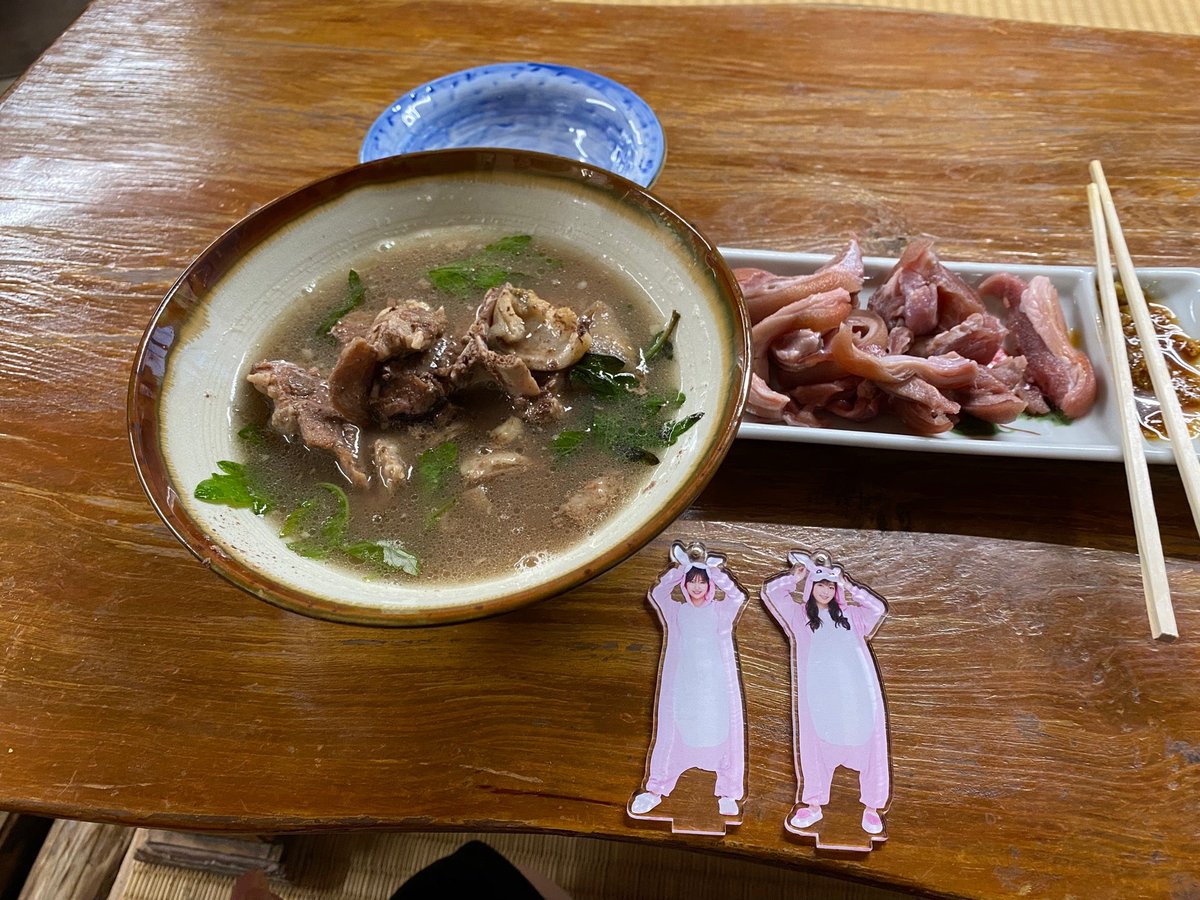 八木メシじゃなくて山羊メシを食べに来ました。山羊です。 刺身とヒージャー汁  。 #ご飯ととるのがいいと聞きました (@ 名護山羊料理店 in 名護市, 沖縄県) swarmapp.com/c/9ewYwMsRQpb