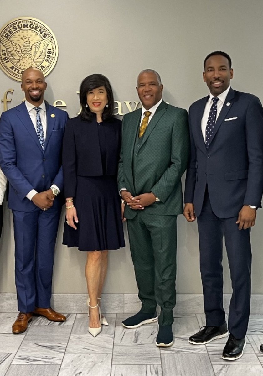 Excited to officially launch @GrameenAmerica in Atlanta! Thanks to Mayor Andre Dickens for welcoming us to your city, and @RFS_Vista #SouthernCommunitiesInitiative for partnering with us to empower women entrepreneurs of color, creating pathways for financial inclusion for all