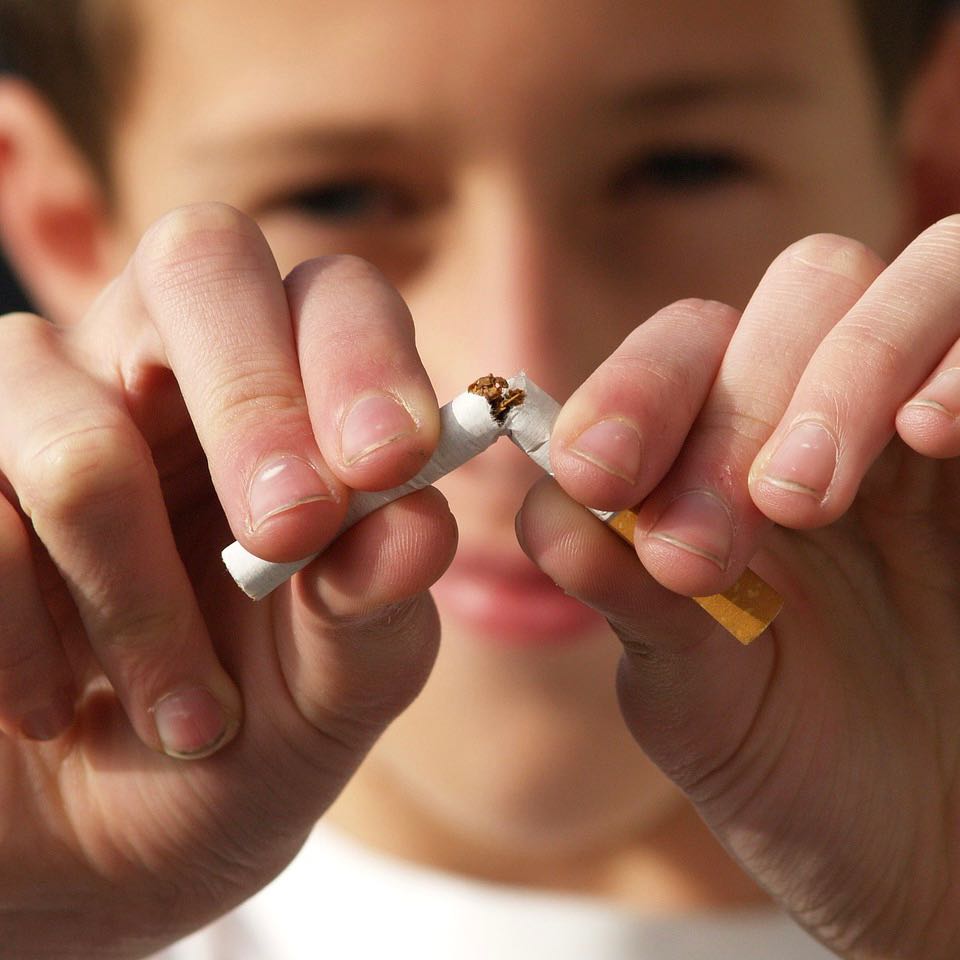 🇸🇪 La Suède est sur le point de devenir le premier pays « sans tabac » d'Europe ! Grâce à sa législation anti-tabac, le pays a le taux de tabagisme le plus bas de l'Union européenne avec 5,6% des plus de 15 ans qui fument quotidiennement ! 👏 (ABC News)
