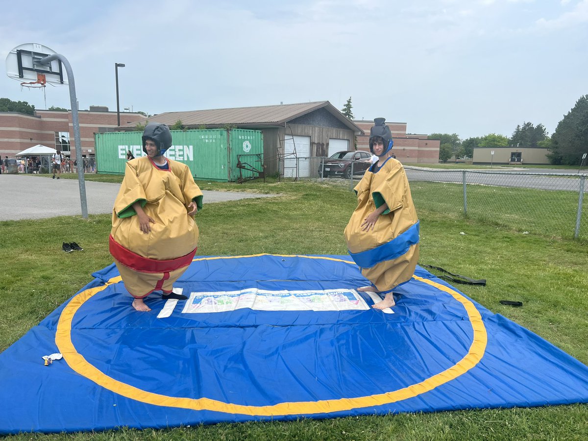 Thank you to @spssSAC for an amazing day with Fun in the Sun!  Such a great opportunity to come together as a community and enjoy games, music, laughter and fun.  @PVNCCDSB #BeingWell #BeingCommunity