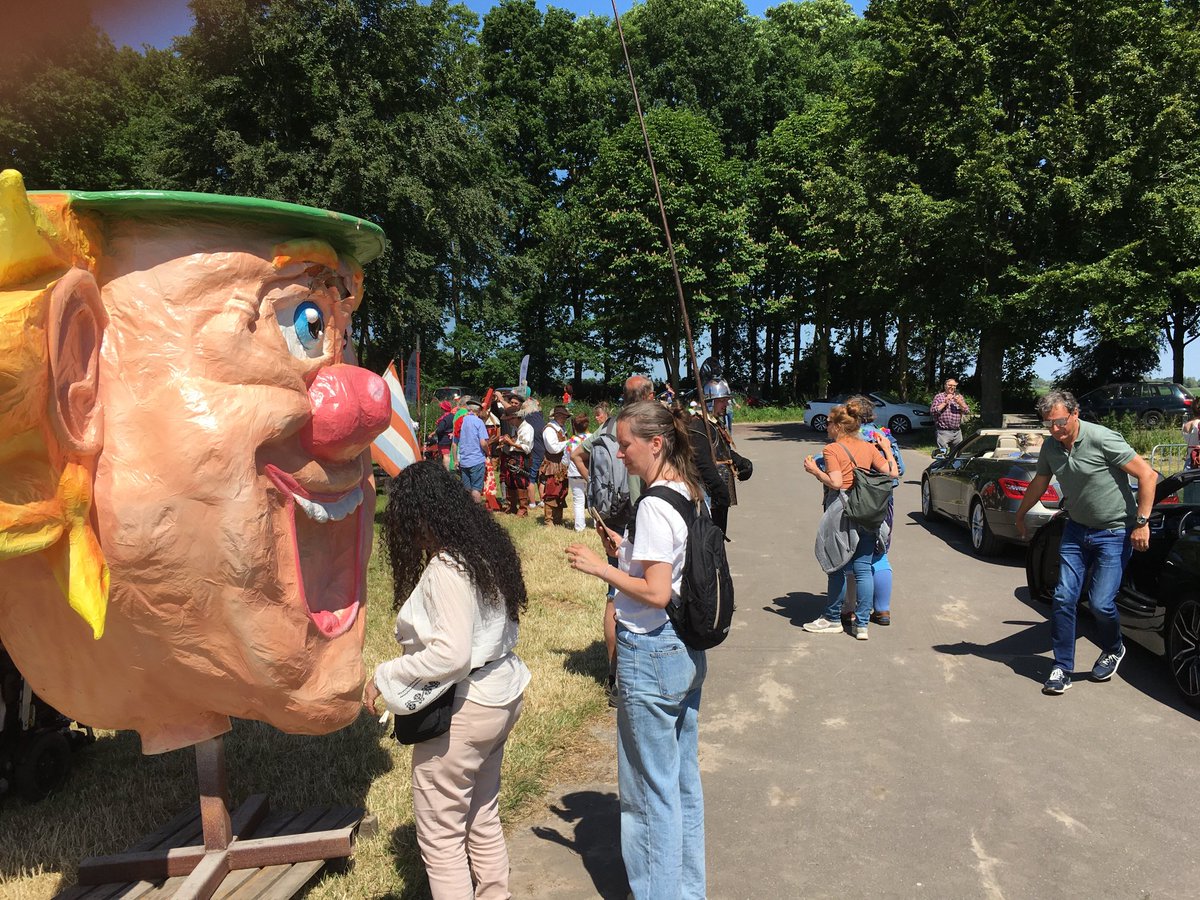 Stralend weer tijdens doofblindendag in #Raamsdonk ⁦<a href="/GemGeertrberg/">Geertruidenberg</a>⁩. Een prachtig spektakel.⁦<a href="/omroepbrabant/">Omroep Brabant</a>⁩ ⁦<a href="/BNDeStemOhout/">BN DeStem Oosterhout</a>⁩