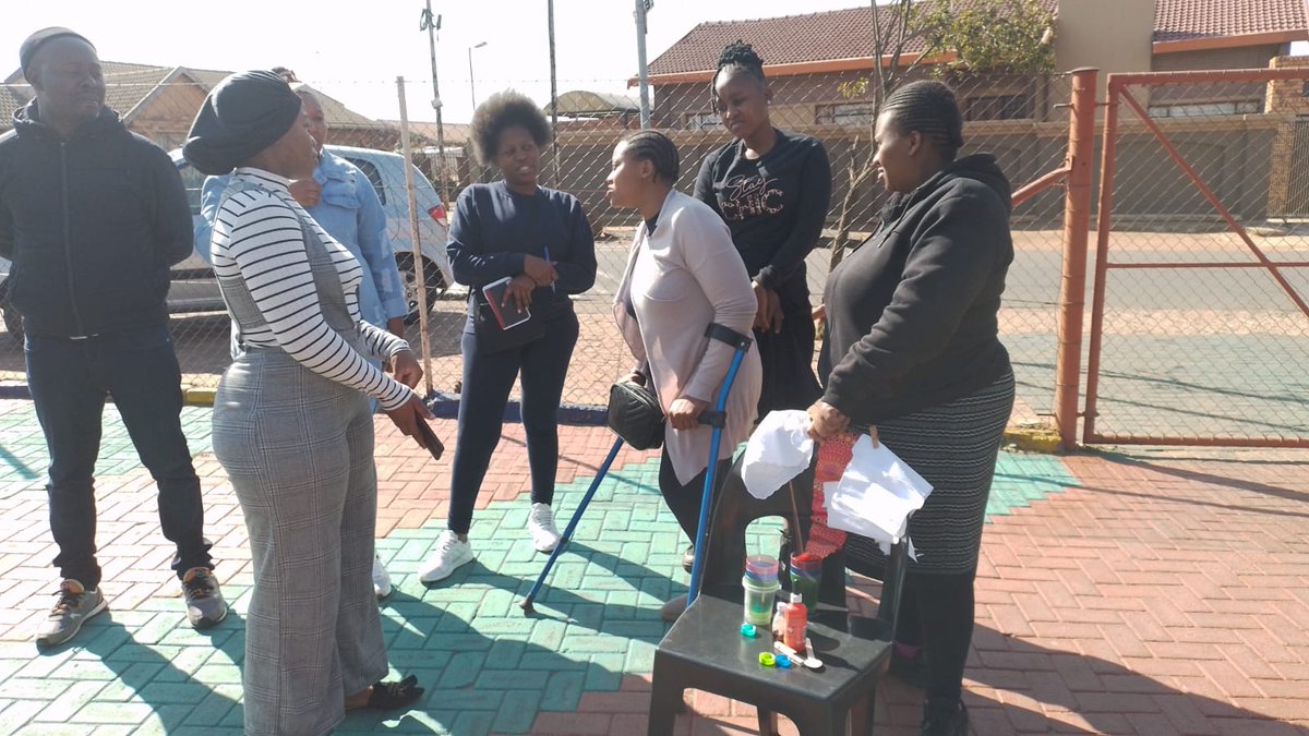 Our ECD Practitioner Pinki Mdunge from Happy Day Care in Jabulani Soweto, buzz with excitement as she conducts her parent engagement meeting on #playfulparenting #caregiverlearningthroughplay #ECD @LEGOfoundation  @NtataiseSA