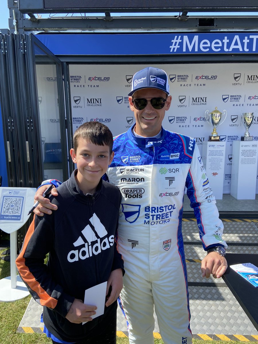 MrHthehead1's tweet image. #BTCC Saturday at @thruxtonracing. Great to meet the drivers from #ExcelR8. @Tomingram80 @TomChilton_ Looking forward to some action on the track!!