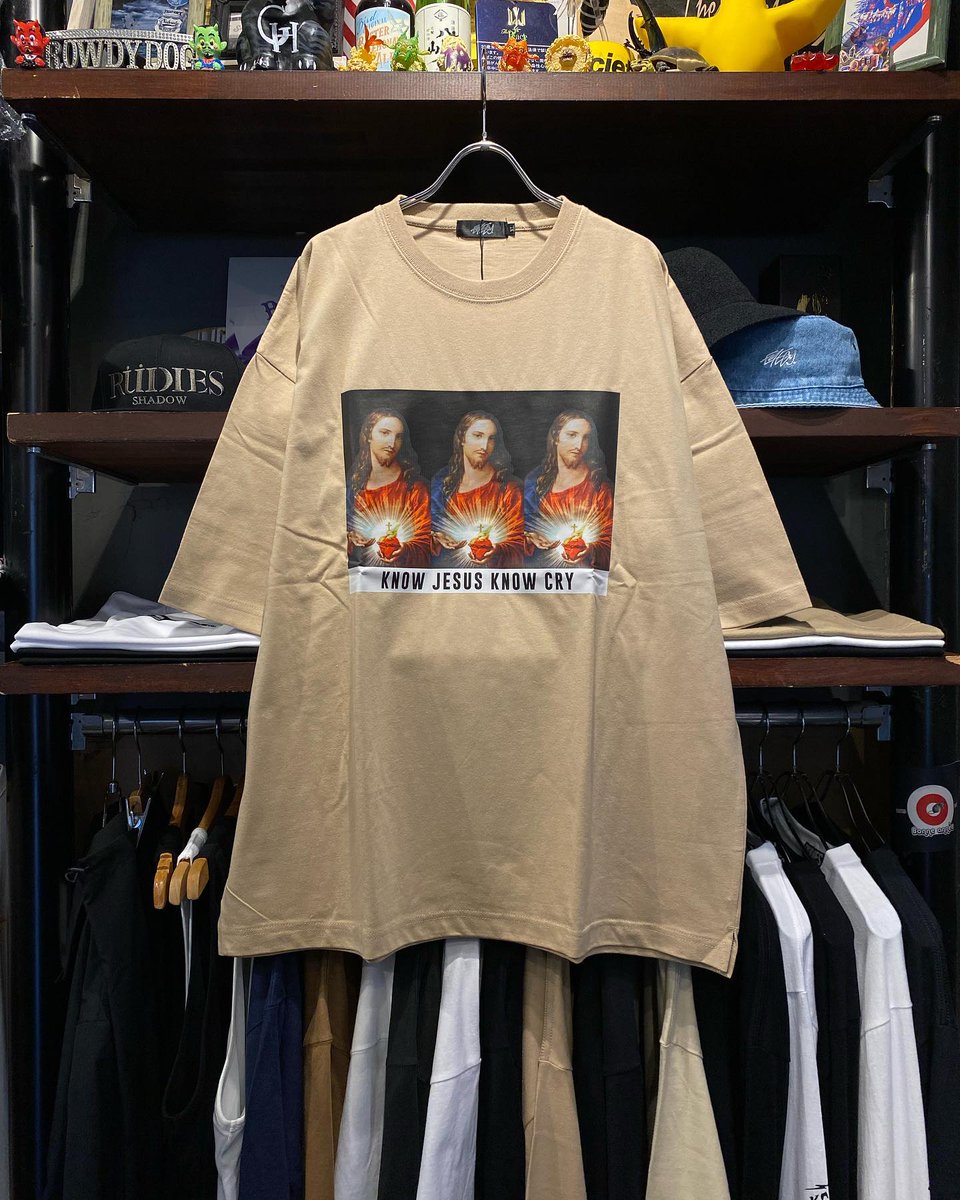 RIZRADHOUSE's tweet photo. New arrival

EYEDY

【SS TEE-J.J.J-】

Price : ¥3800(tax in : ¥4180)
Color : BLACK、BEIGE
Size : L、XL

ROWDY DOG OSAKA
Open 11:00 〜 Close 20:00
〒542-0086
大阪府大阪市中央区西心斎橋1-6-26
TEL : 06-6241-6692
https://t.co/q22sO0jq8B https://t.co/Mw4TsjcFDf