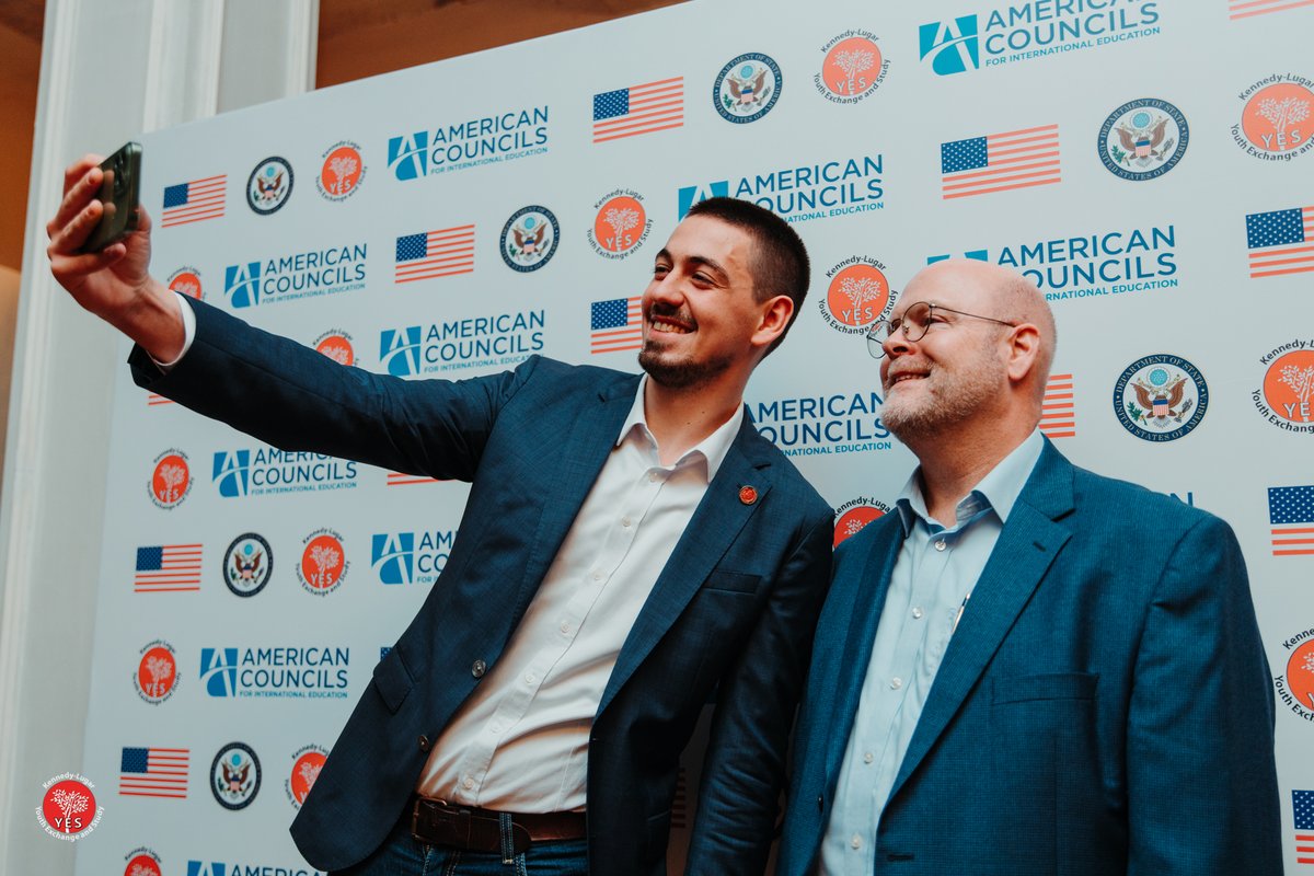 Honored to mark the 20th Anniversary of the Kennedy-Lugar Youth Exchange & Study Program and celebrate the #KLYES Program’s 14 years in Kosovo. Our #YESAlumni lead, innovate, and engage their communities to build bridges and deepen ties between the 🇺🇸 and 🇽🇰.