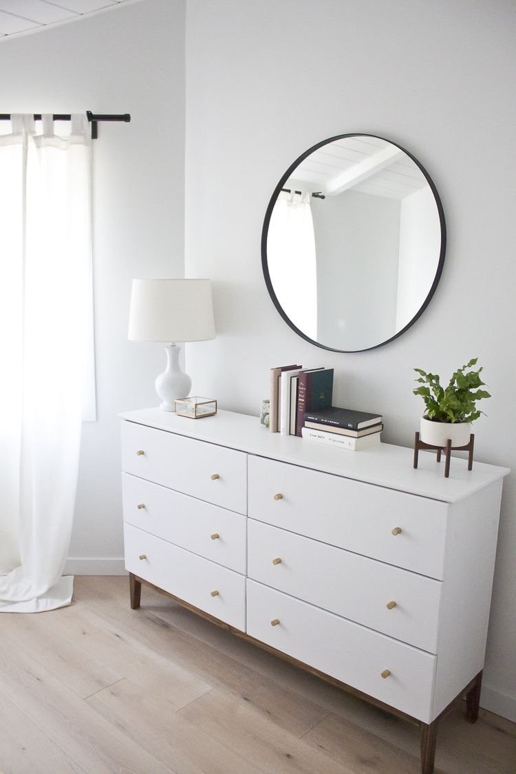 Fall in love with this modern white dresser.

#interiordesign #modernstyle #moderninterior #lagosinteriordesign #lagosinteriordesigner #viralinteriorphotos #viralpost #interiordecor #nigerianinteriordesigners