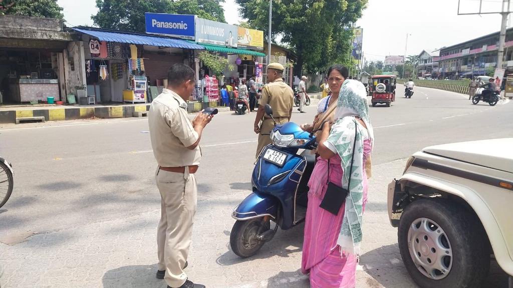 Vigorous enforcement drive at Udalguri district against non wearing of helmet/seatbelt, Without PUCC, without insurance and other various offence cases as per MV Act.

@TransportAssam 

#safedriving #RoadSafety #transportdepartment #transportassam