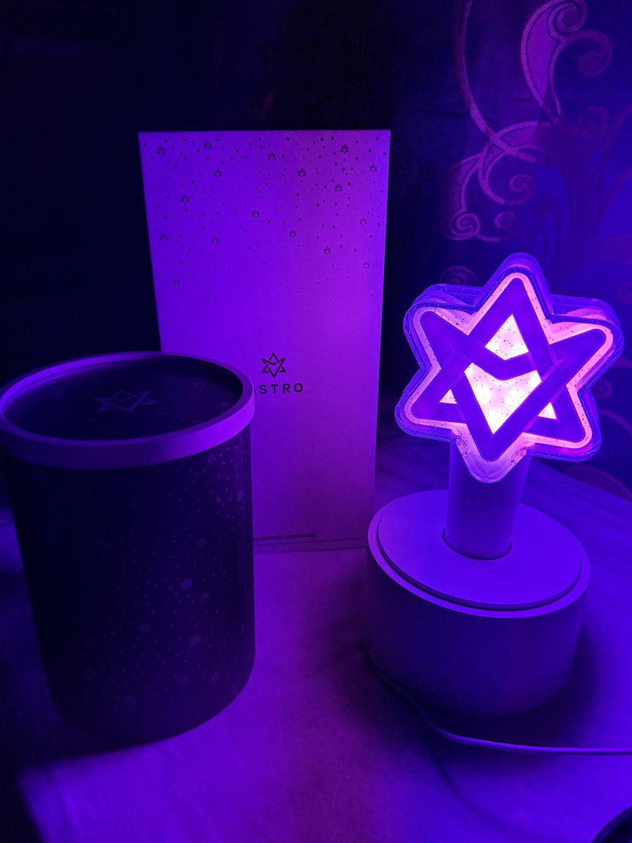 chelleikart's tweet photo. wts • lfb • ph 
#chellsells 

ASTRO ROBONG VER 1 

DM your offers 

ღ 8/10 condition &amp; complete inclusion
ღ Onhand
ღ payo
ღ read carrd b4 transacting

## astro version 1 mj jinjin eunwoo moonbin sanha rocky lightstick ls 

Check thread for condition https://t.co/yauiu1njqV